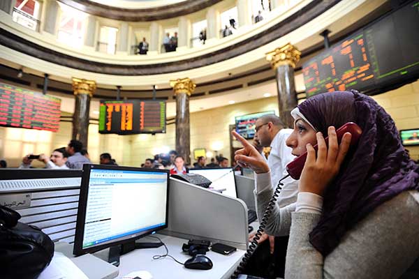 اداء متباين لمؤشرات بورصة مصر بمستهل التعاملات