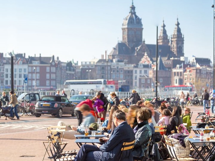 أمبراطور المطاعم بهولندا يشتري أغلى شقة في أمستردام