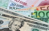 الدولار يستهل تداولات 2018 بانخفاض واليورو يتألق