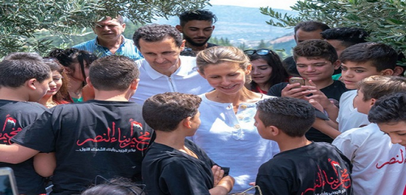 الأسد يزور مخيم أبناء النصر في ريف حماة بوسط سوريا