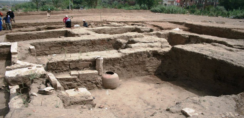 الآثار: اكتشاف مبنى أثري ضخم بحوض الدمرداش بميت رهينة