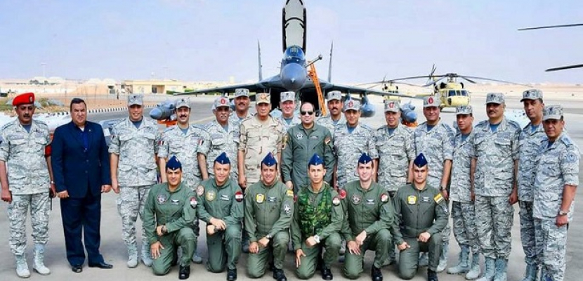 الرئيس السيسي يتفقد إحدى القواعد الجوية ومشروع مستقبل مصر