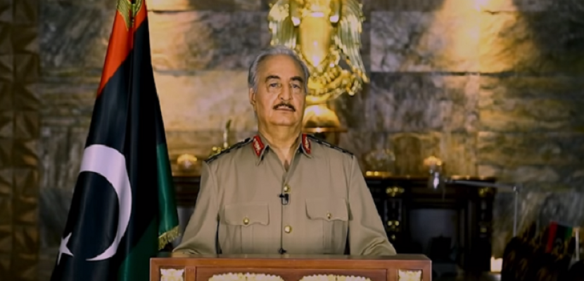 حفتر يطالب العسكريين الليبيين”المغادرين” لوحداتهم عام 2011 الالتحاق بالجيش