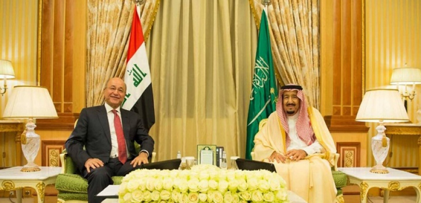 العاهل السعودي يعقد جلسة مباحثات مع الرئيس العراقي بالرياض