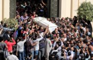 آلاف الأقباط في مصر يشيعون ضحايا هجوم المنيا