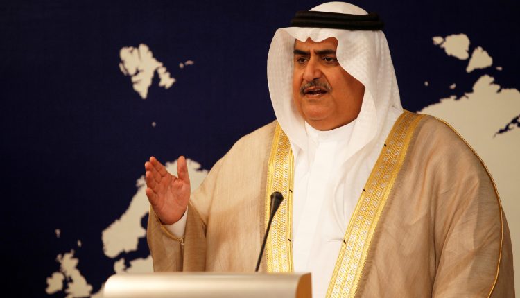 البحرين تنتقد أمير قطر لعدم حضوره القمة الخليجية بالرياض