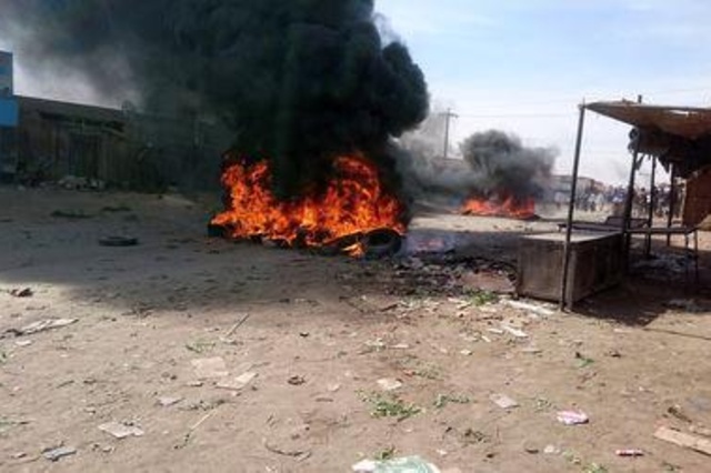 شرطة السودان تطلق الغاز المسيل للدموع على متظاهرين في ثالث يوم من الاحتجاجات