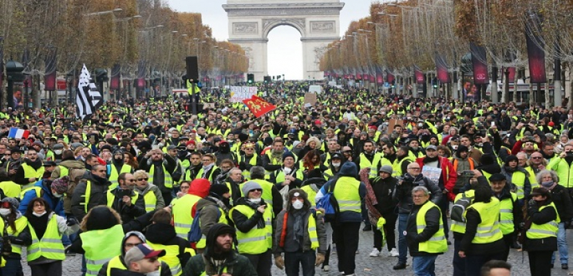 فرنسا تناشد “السترات الصفراء” بعدم التظاهر السبت
