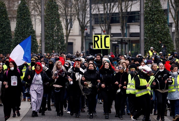 رئيس الوزراء: فرنسا تعتزم تشديد العقوبات بشأن الاحتجاجات غير المصرح بها