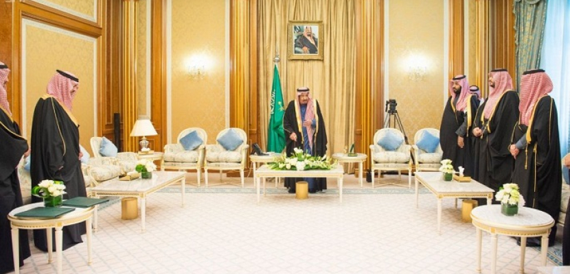 الأمراء والوزراء وأعضاء مجلس الشورى السعودي يؤدون القسم أمام الملك سلمان