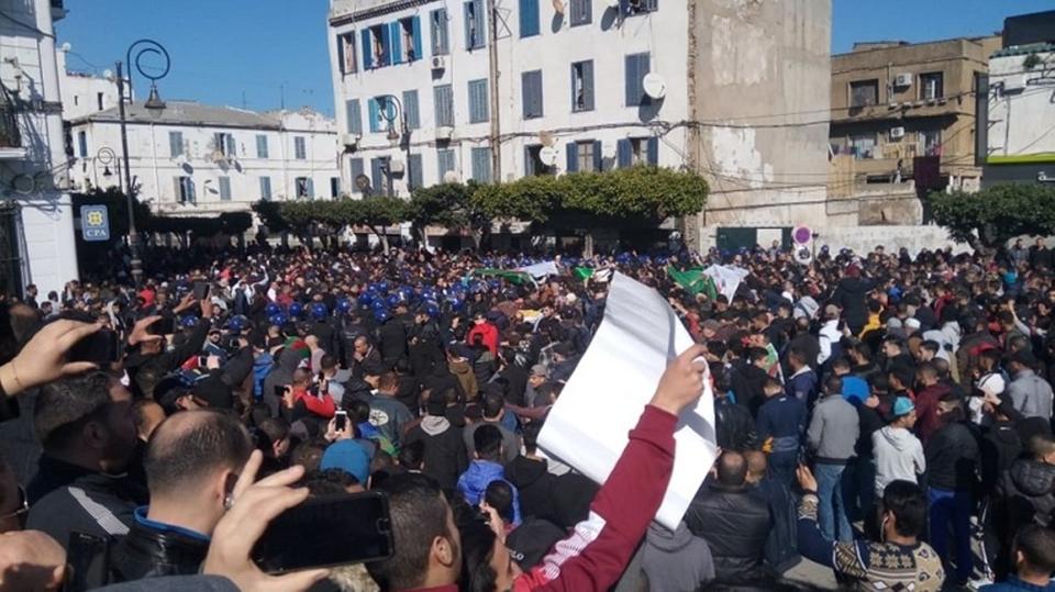تظاهرات في الجزائر احتجاجاً على ترشح بوتفليقة للرئاسة