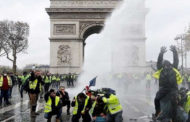 إصابات جراء اشتباكات بين محتجي “السترات الصفراء” والشرطة في باريس