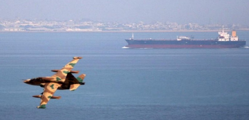مناورات عسكرية إيرانية في الخليج لاختبار صواريخ تطلقها غواصات
