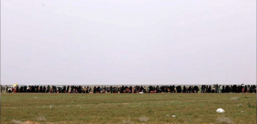 1300 نازح سوري يعودون اليوم الى سوريا