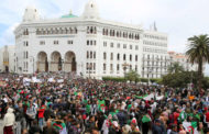 احتجاجات الجزائر تحول تركيزها إلى النخبة السياسية وليس بوتفليقة وحده
