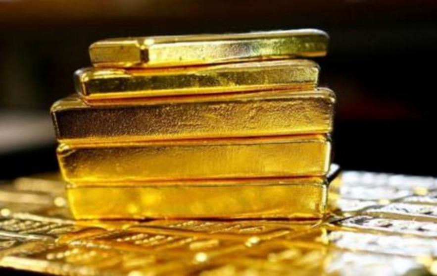 الذهب يتجاوز 1350 دولارا مع تزايد الطلب على الملاذ الآمن