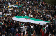 دبلوماسي ومحتجون يرسمون مستقبل الجزائر بعد بوتفليقة