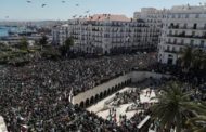 عشرات الآلاف يشاركون في احتجاجات مناهضة لبوتفليقة في العاصمة الجزائرية