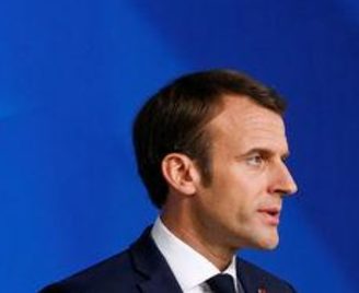 ماكرون يشيد بهزيمة الدولة الإسلامية ويصفه بأنه نهاية “خطر كبير” على فرنسا