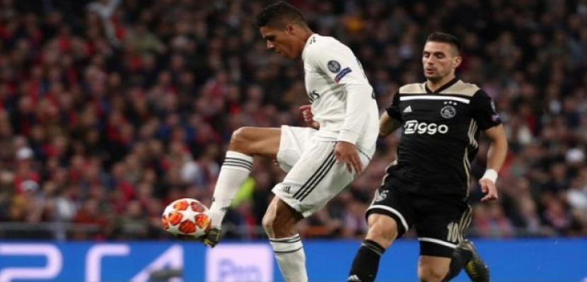 أياكس يكتسح الريال برباعية ويطيح به خارج دوري الأبطال