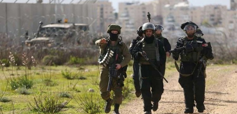 الجيش الإسرائيلي يعلن رشق دورياته بعبوات متفجرة في نابلس