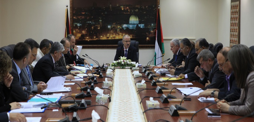 “الوزراء الفلسطيني” يجدد رفض استلام أموال الضرائب منقوصة من إسرائيل
