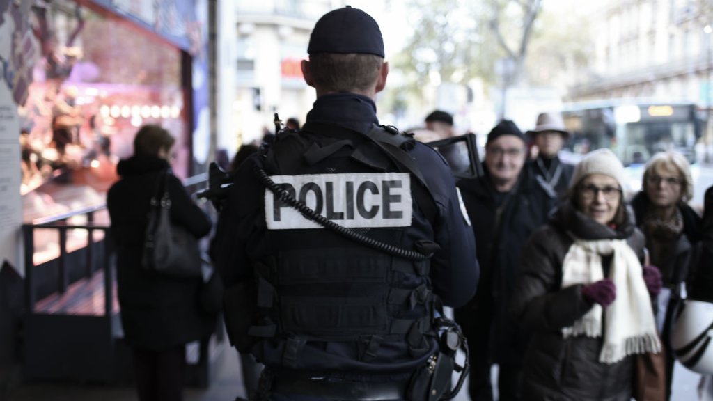 فرنسا: توقيف عدة أشخاص يشتبه بتورطهم في التخطيط لهجوم على قوات الأمن