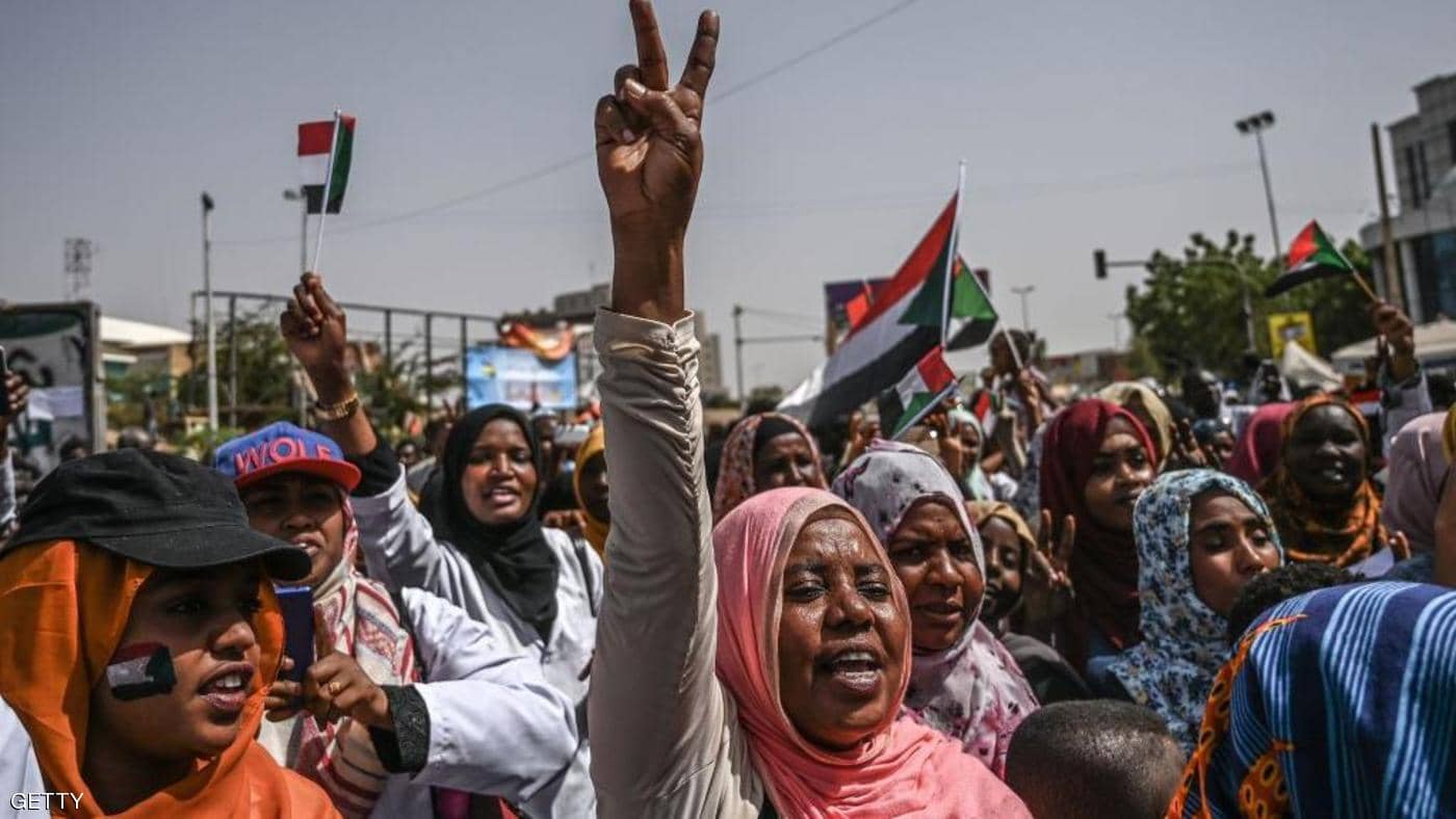 السودانيون يتمسكون بالحراك الشعبي لغاية إقامة دولة مدنية