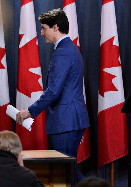 Trudeau maintient sa menace de poursuite contre Scheer