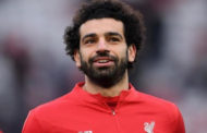 إيقاف 3 مشجعين بسبب الهجوم العنصري على صلاح