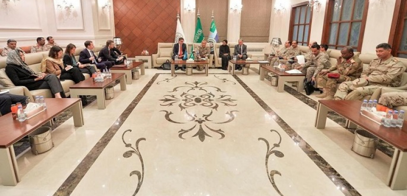 التحالف العربي يبحث مع مسؤولين أممين التدخلات الإيرانية في اليمن