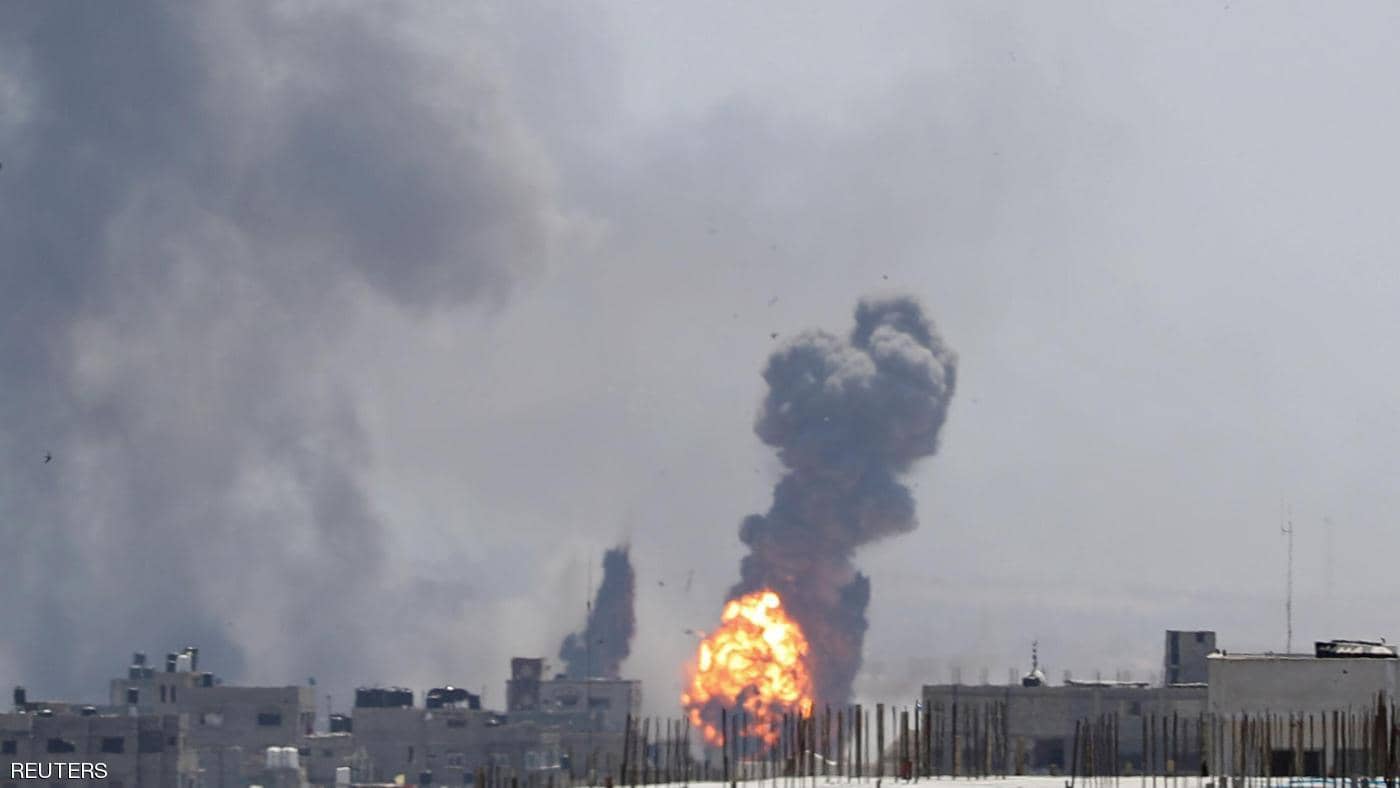 غارات إسرائيلية على 30 “موقعا عسكريا” في غزة