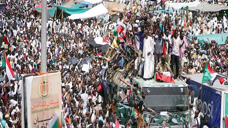 السودان.. المجلس العسكري وقوى التغيير يتفقان على تشكيل هياكل الحكم الثلاثة و3 سنوات انتقالية