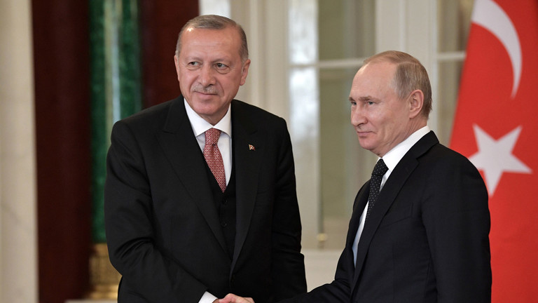 تشاووش أوغلو: أردوغان وبوتين اتفقا على ضرورة انعقاد مجموعة العمل بشأن سوريا