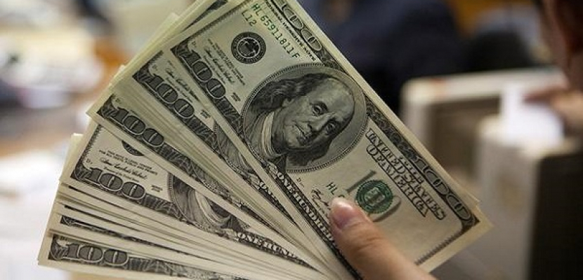 الدولار يواصل تراجعه أمام الجنيه المصري في عدد من البنوك العاملة في مصر