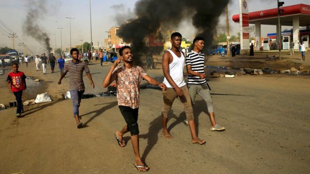 سفك الدماء في اعتصام السودان يهدد الانتفاضة