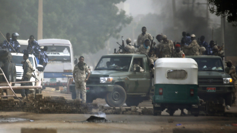 ارتفاع عدد ضحايا فض الاعتصام بالخرطوم لـ30 قتيلا والنائب العام السوداني يفتح تحقيقا في الأحداث