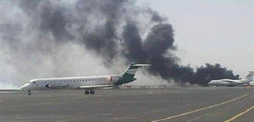 قتيل وعدة جرحى في هجوم بطائرة مسيرة حوثية على موقف سيارات بمطار أبها السعودي
