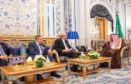 العاهل السعودي يبحث مع رؤساء وزراء لبنان السابقين التطورات على الساحة اللبنانية