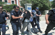 تركيا تأمر باعتقال 122 عسكريا للاشتباه في صلتهم بشبكة جولن
