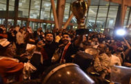 استقبال رسمى و شعبى حافل لابطال منتخب اليد للناشئين لدى وصولهم مطار القاهرة