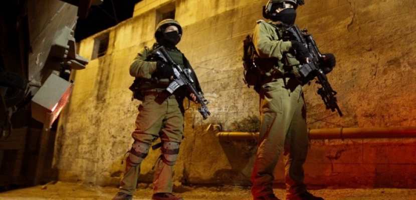 القوات الإسرائيلية تعتقل وزير شؤون القدس وتداهم منزل محافظ المدينة