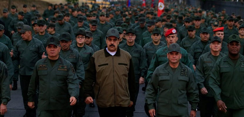 فنزويلا تبدأ مناورات عسكرية على الحدود مع كولومبيا