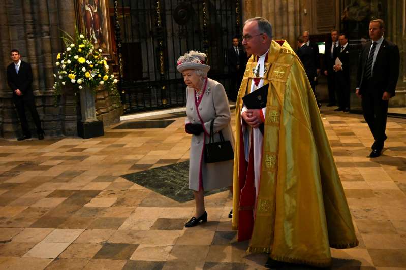 ملكة بريطانيا تحضر قداسا بمناسبة الذكرى 750 لتأسيس كنيسة وستمنستر