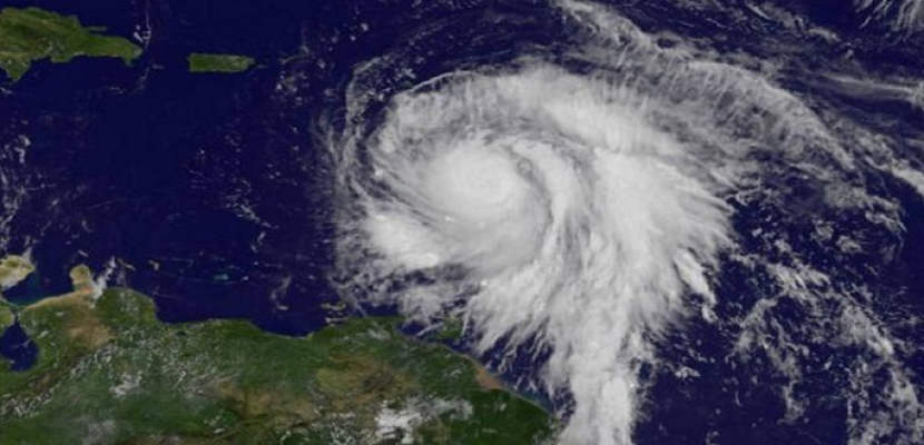 إعصار “لورينزو” يضرب جزر “الأزور” البرتغالية في المحيط الأطلسي