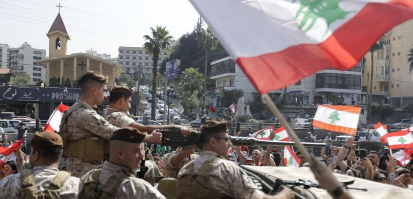 الجيش اللبناني: نتضامن مع المطالب المحقة للمتظاهرين وندعوهم للتعبير عنها سلميا