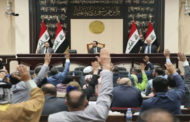 مع استمرار الاحتجاجات.. البرلمان العراقي يلغي امتيازات الرؤساء ويشكل لجنة لتعديل الدستور