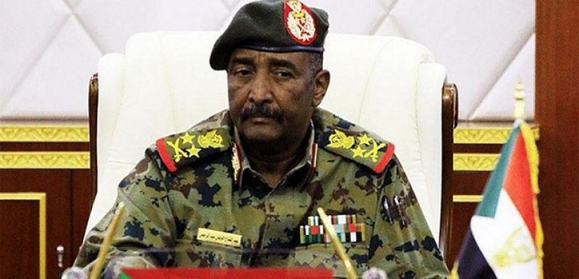 البرهان: الجيش يقاتل باسم السودان بسند قوي من الشعب كله ولا وجود لأي تنظيمات وإنما الولاء للوطن وحده