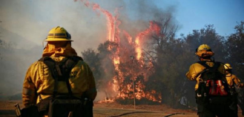 سلطات كاليفورنيا تصدر أوامر بإخراج السكان من منازلهم عقب اندلاع حريق جنوب الولاية
