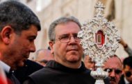 الفاتيكان يهدي قطعة من مزود المسيح إلى بيت لحم